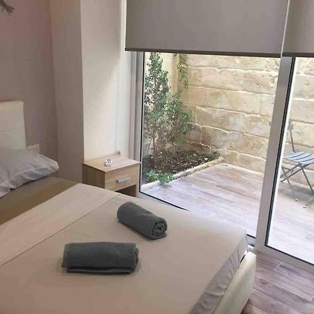 Sliema - 2 Mins From The Beach Apartment Luaran gambar