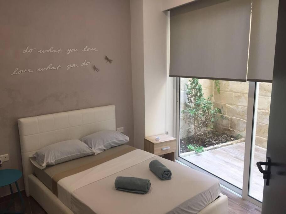 Sliema - 2 Mins From The Beach Apartment Luaran gambar